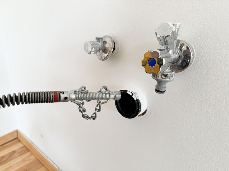 Mit unterschielichen Aufsätzen wie hier zu Beispiel der Kettenschleuder werden Ablagerungen und andere Verschmutzungen beseitigt Mit unterschielichen Aufsätzen wie hier zu Beispiel der Kettenschleuder werden Ablagerungen und andere Verschmutzungen beseitigt